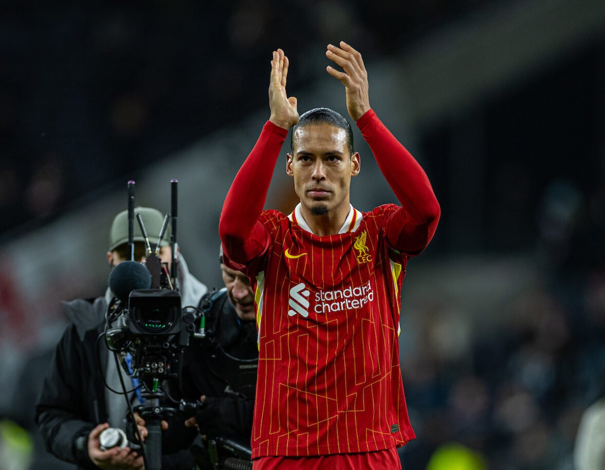 LONDON, ENGLAND - Sunday, December 22, 2024: Liverpool's captain Virgil van Dijk celebrates after the FA Premier League match between Tottenham Hotspur FC and Liverpool FC at the Tottenham Hotspur Stadium. (Photo by David Rawcliffe/Propaganda)