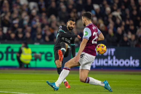 LONDON, ENGLAND - Sunday, December 29, 2024: Liverpool's Mohamed Salah shoots during the FA Premier League match between West Ham United FC and Liverpool FC at the London Stadium. (Photo by David Rawcliffe/Propaganda)