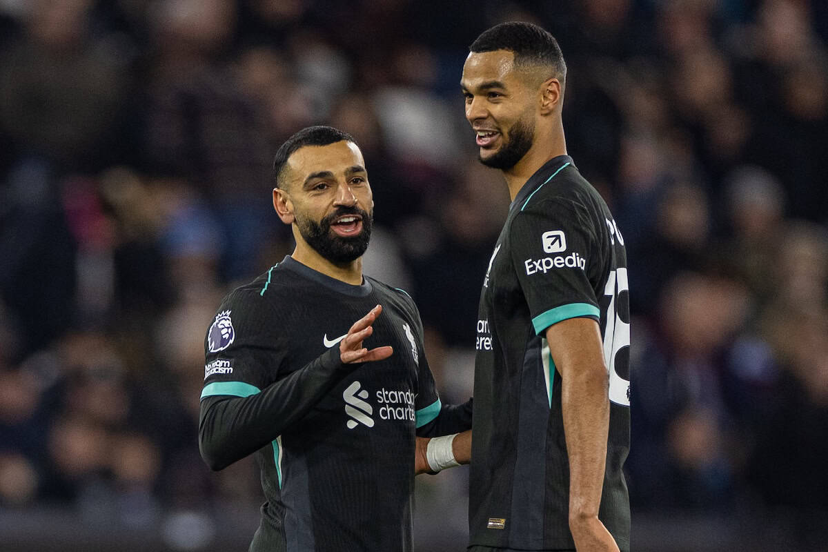 LONDON, ENGLAND - Sunday, December 29, 2024: Liverpool's Mohamed Salah celebrates with team-mate Cody Gakpo (R) after scoring the third goal, his 20th league goal of the season, during the FA Premier League match between West Ham United FC and Liverpool FC at the London Stadium. (Photo by David Rawcliffe/Propaganda)