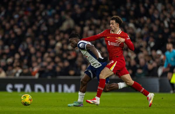 LONDON, ENGLAND - Wednesday, January 8, 2025: Yves Bissouma (L) of Tottenham Hotspur is challenged by Curtis Jones of Liverpool during the Football League Cup semi-final match between Tottenham Hotspur FC and Liverpool FC at Tottenham Hotspur Stadium. (Photo by David Rawcliffe/Propaganda)