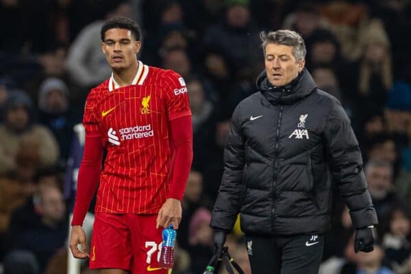 LONDON, ENGLAND - Wednesday, January 8, 2025: Liverpool's Jarell Quansah goes off with an injury during the Football League Cup Semi-Final 1st Leg match between Tottenham Hotspur FC and Liverpool FC at the Tottenham Hotspur Stadium. (Photo by David Rawcliffe/Propaganda)