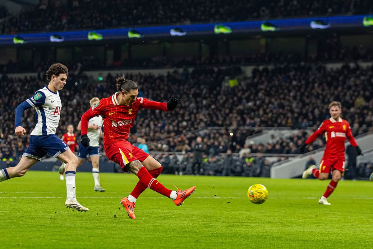 LONDON, ENGLAND - Wednesday, January 8, 2025: Liverpool's Darwin Núñez shoots during the Football League Cup Semi-Final 1st Leg match between Tottenham Hotspur FC and Liverpool FC at the Tottenham Hotspur Stadium. (Photo by David Rawcliffe/Propaganda)