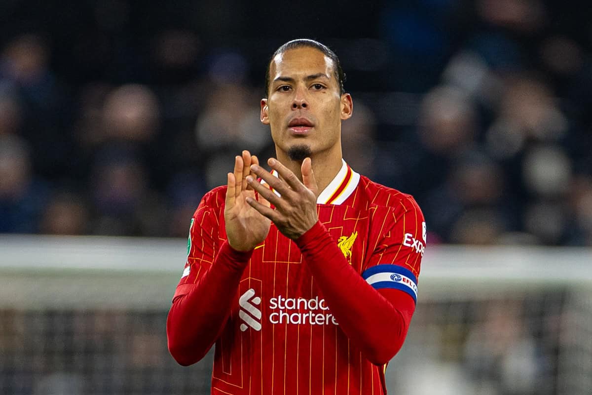 LONDON, ENGLAND - Wednesday, January 8, 2025: Liverpool's captain Virgil van Dijk applauds the supporters after the Football League Cup Semi-Final 1st Leg match between Tottenham Hotspur FC and Liverpool FC at the Tottenham Hotspur Stadium. (Photo by David Rawcliffe/Propaganda)