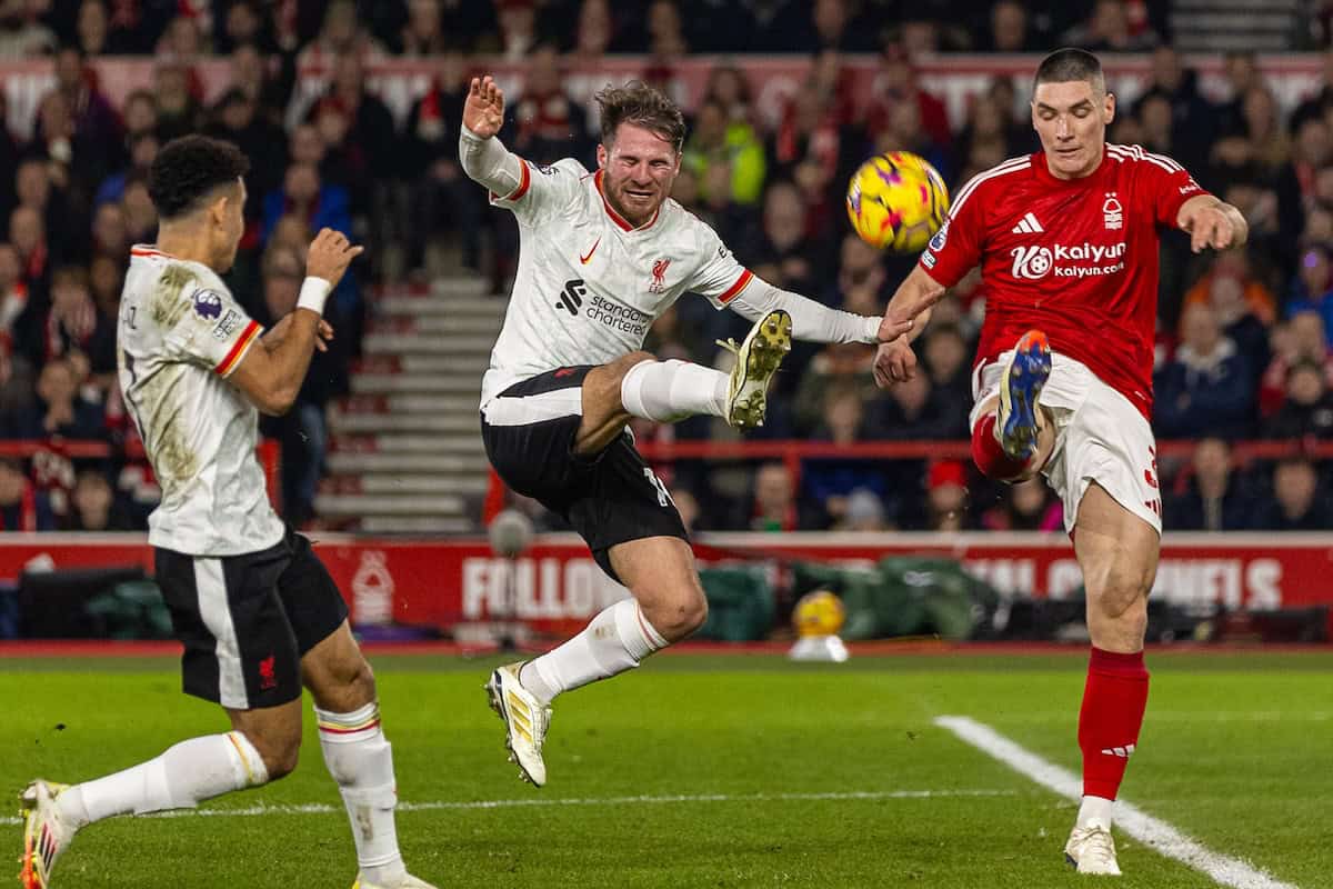 NOTTINGHAM, ENGLAND - Tuesday, December 14, 2025: Liverpool's Alexis Mac Allister (L) is challenged by Nottingham Forest's Nikola Milenkovi? during the FA Premier League match between Nottingham Forest FC and Liverpool FC at the City Ground. (Photo by David Rawcliffe/Propaganda)