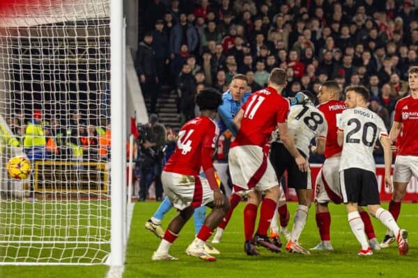 NOTTINGHAM, ENGLAND - Tuesday, January 14, 2025: Liverpool's Luis Díaz scores his side's first equalising goal during the FA Premier League match between Nottingham Forest FC and Liverpool FC at the City Ground. (Photo by David Rawcliffe/Propaganda)