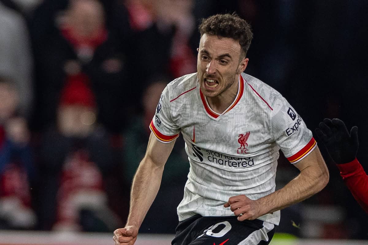 NOTTINGHAM, ENGLAND - Tuesday, January 14, 2025: Liverpool's Luis Díaz sees his shot parried by Nottingham Forest's goalkeeper Matz Sels during the FA Premier League match between Nottingham Forest FC and Liverpool FC at the City Ground. (Photo by David Rawcliffe/Propaganda)