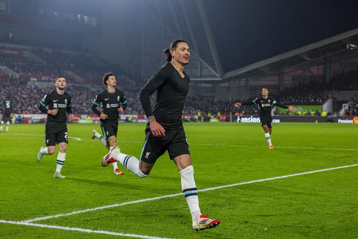 LONDON, ENGLAND - Saturday, January 18, 2025: Liverpool's Darwin Núñez celebrates after scoring the first goal during the FA Premier League match between Brentford FC and Liverpool FC at the Brentford Community Stadium. (Photo by David Rawcliffe/Propaganda)