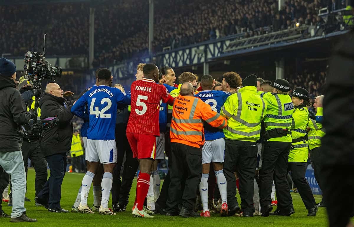 LIVERPOOL, ENGLAND - Wednesday, February 12, 2025: Players clash after the FA Premier League match between Everton FC and Liverpool FC, the 245th Merseyside Derby and the last one at Goodison Park. (Photo by David Rawcliffe/Propaganda)