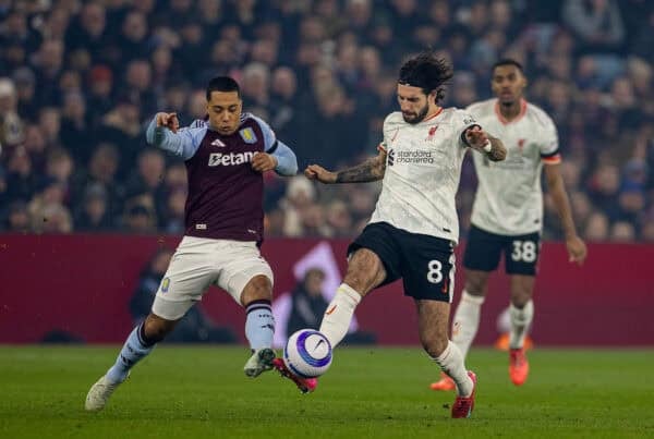 BIRMINGHAM, ENGLAND - Wednesday, February 19, 2025: Liverpool's Dominik Szoboszlai (R) is challenged by Aston Villa's Youri Tielemans during the FA Premier League match between Aston Villa FC and Liverpool FC at Villa Park. (Photo by David Rawcliffe/Propaganda)