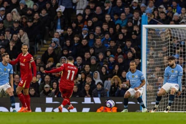 MANCHESTER, ENGLAND - Sunday, February 23, 2025: Liverpool's Mohamed Salah scores the first goal during the FA Premier League match between Manchester City FC and Liverpool FC at the City of Manchester Stadium. (Photo by David Rawcliffe/Propaganda)