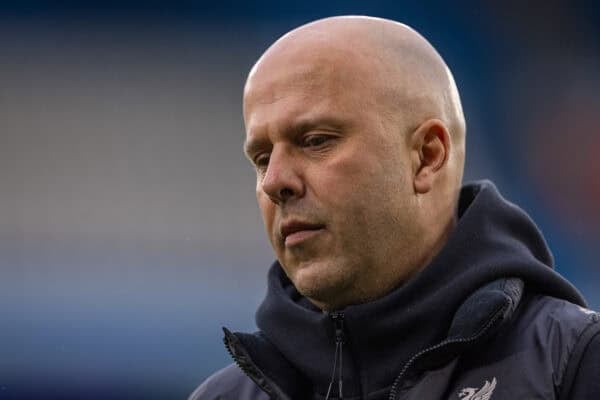 MANCHESTER, ENGLAND - Sunday, February 23, 2025: Liverpool's head coach Arne Slot before the FA Premier League match between Manchester City FC and Liverpool FC at the City of Manchester Stadium. (Photo by David Rawcliffe/Propaganda)