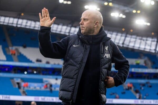 MANCHESTER, ENGLAND - Sunday, February 23, 2025: Liverpool's head coach Arne Slot before the FA Premier League match between Manchester City FC and Liverpool FC at the City of Manchester Stadium. (Photo by David Rawcliffe/Propaganda)